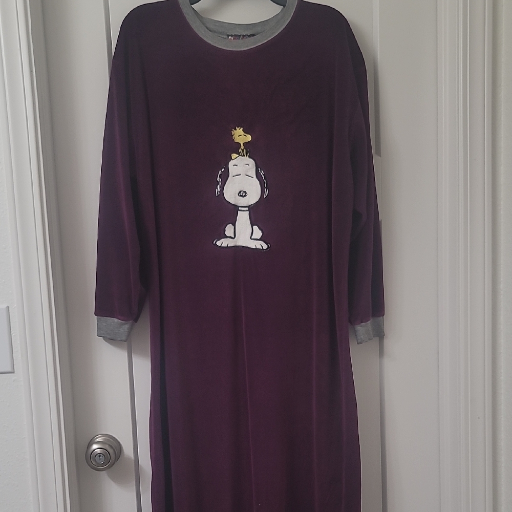 Vintage Snoopy & Woodstock Nightgown. Med/Large, Burgundy Red.